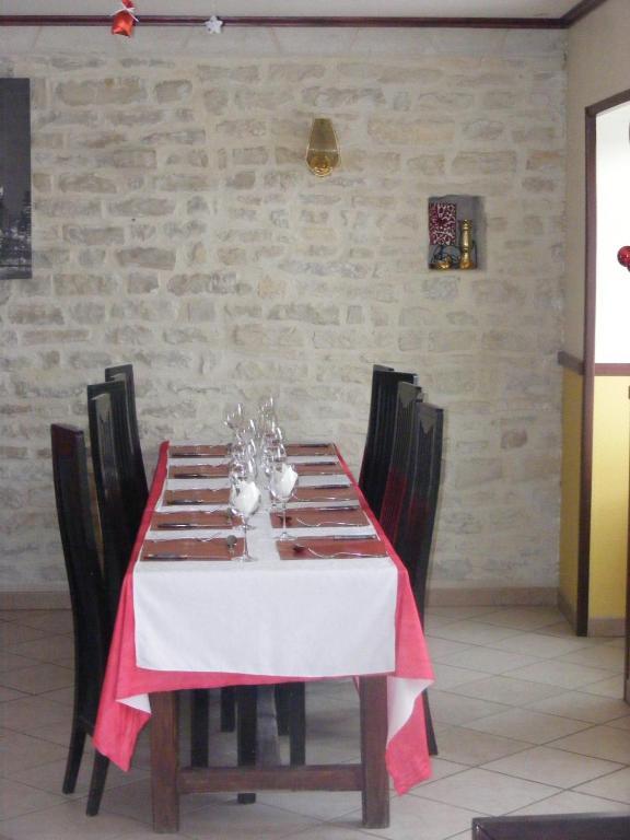 Les Lilas Des Deux Ponts Deux Rivieres Habitación foto